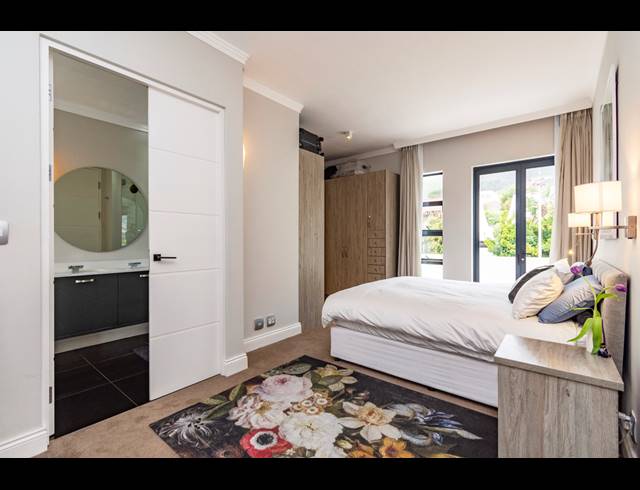 2 BEDROOM APARTMENT FOR SALE IN VREDEHOEK
